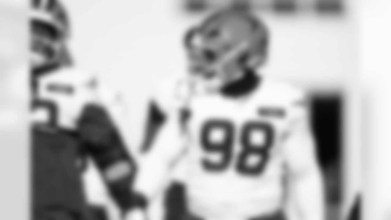 Defensive lineman Adin Huntington (98) during practice at CrossCountry Mortgage Campus on December 18, 2025.