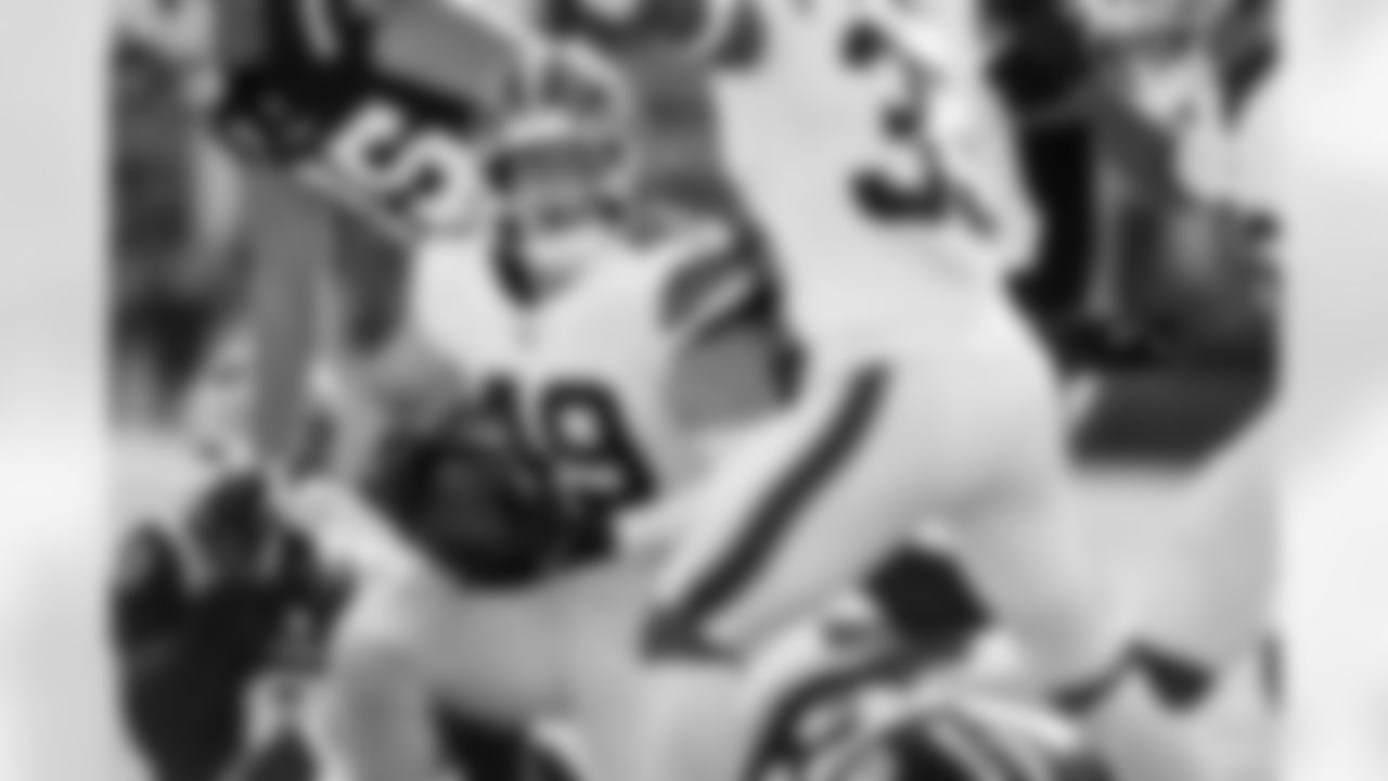 Linebacker Carson Schwesinger (49) during a NFL football game between the Cleveland Browns and New England Patriots on October 26, 2025 at Gillette Stadium. The Browns lost 13-32.