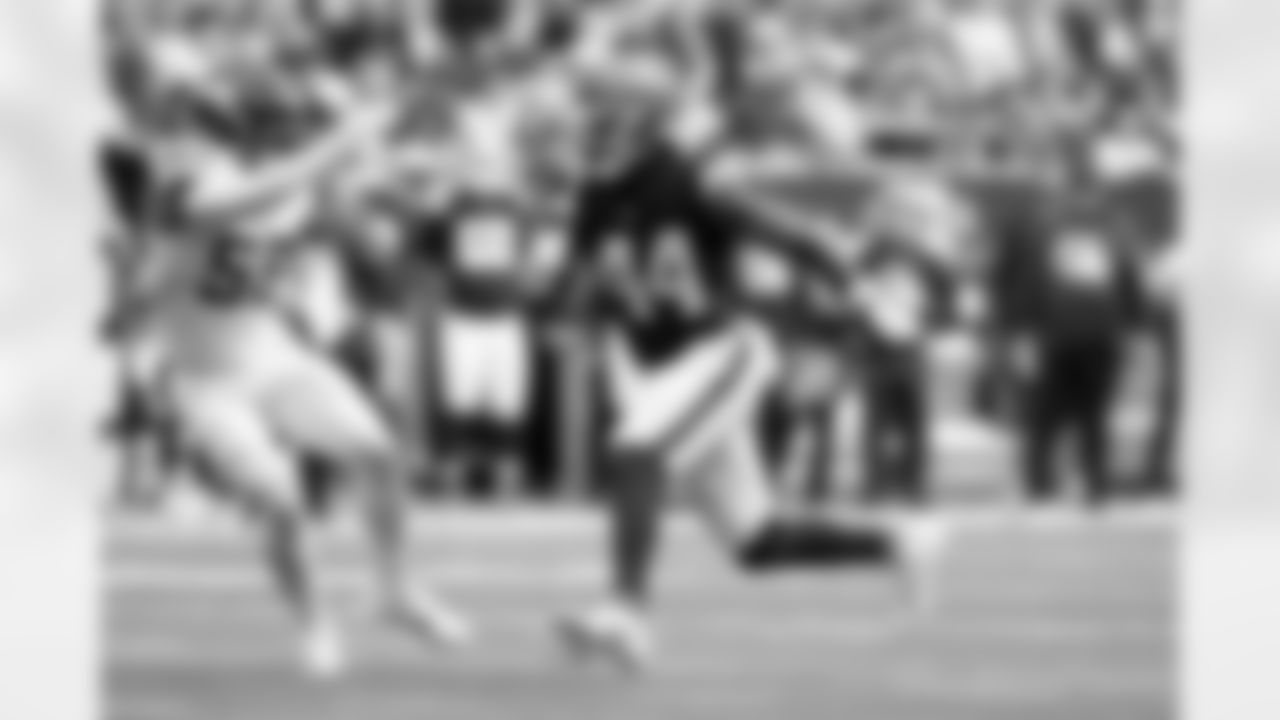 Tight end Harold Fannin Jr. (44) during a NFL football game between the Minnesota Vikings and Cleveland Browns on October 5, 2025 at Tottenham Hotspur Stadium. The Browns lost 17-21.