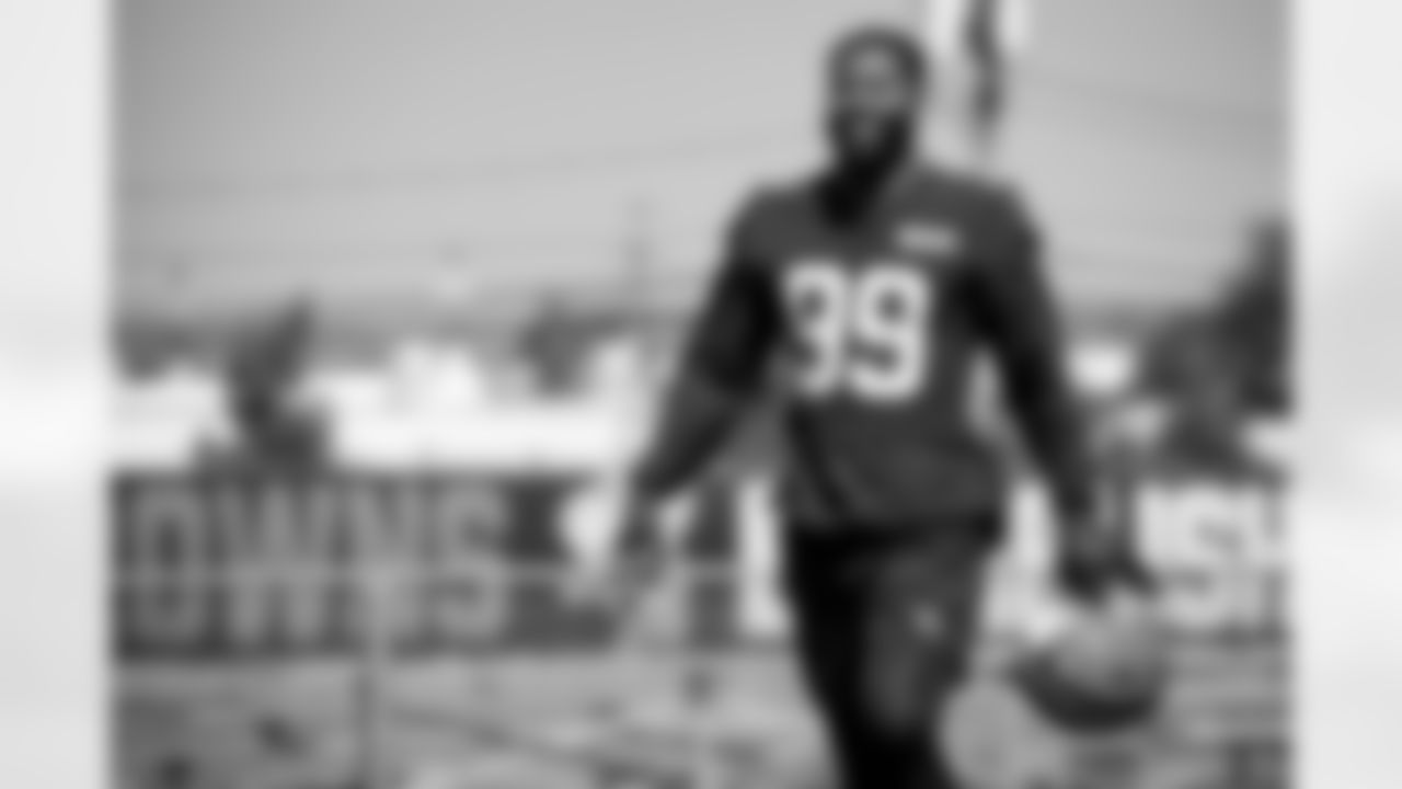 Defensive end Za'Darius Smith (99) during OTA 1 at CrossCountry Mortgage Campus on May 21, 2024.