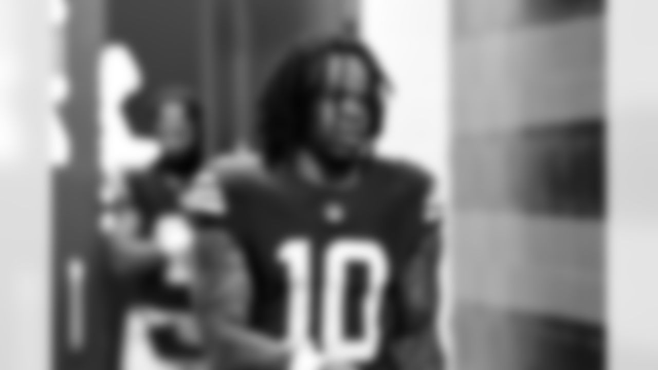 Running back Quinshon Judkins (10) before a NFL football game between the Buffalo Bills and Cleveland Browns on December 21, 2025 at Huntington Bank Field.