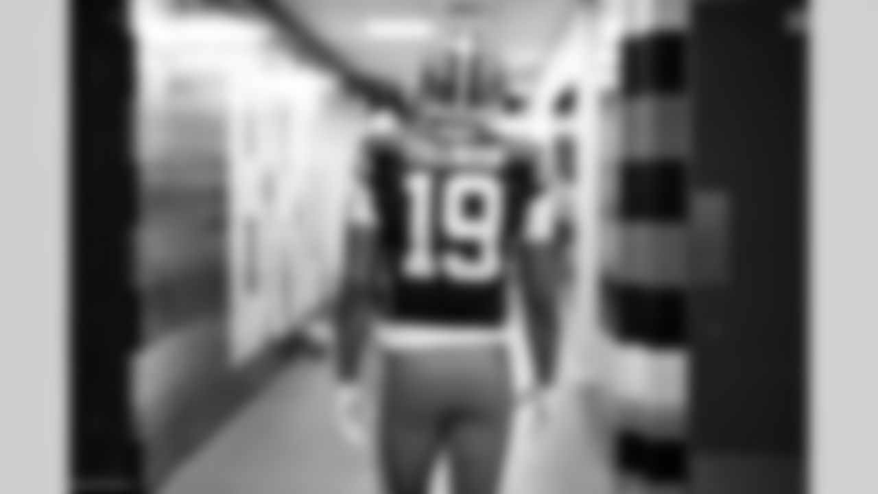 Wide receiver Cedric Tillman (19) before a NFL football game between the Baltimore Ravens and Cleveland Browns on November 16, 2025 at Huntington Bank Field.