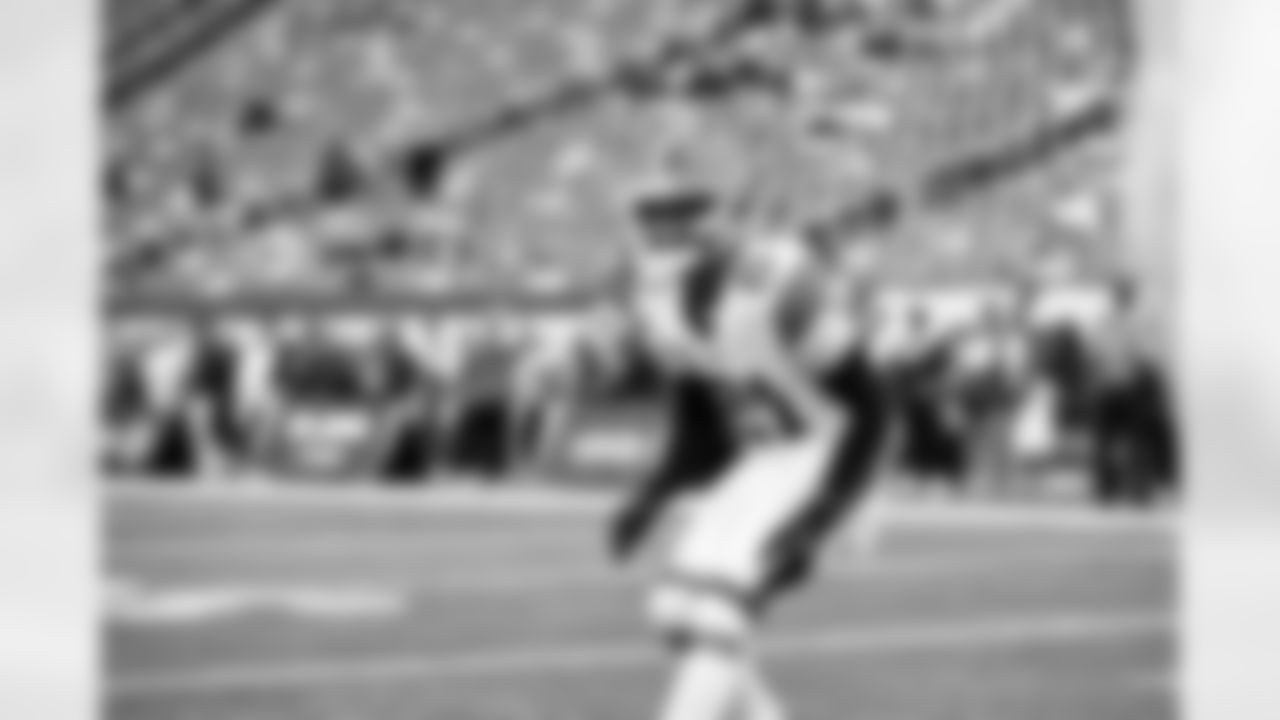 Cornerback Denzel Ward (21) before a NFL football game between the Cleveland Browns and New York Jets on November 9, 2025 at MetLife Stadium.