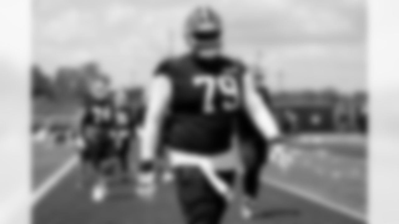 Offensive tackle Dawand Jones (79) during the first day of mandatory minicamp at CrossCountry Mortgage Campus on June 10, 2025.