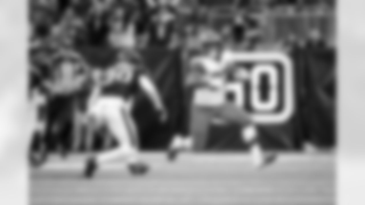 Running back Kareem Hunt (27) during a NFL football game between the Cleveland Browns and Houston Texans on December 24, 2023 at NRG Stadium.