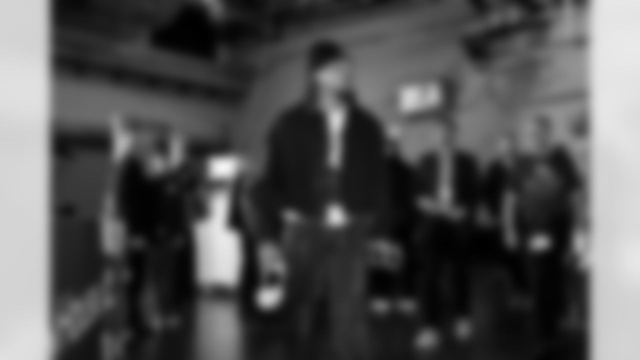 Safety Ronnie Hickman Jr. (33) before a NFL football game between the Cleveland Browns and New York Jets on November 9, 2025 at MetLife Stadium.