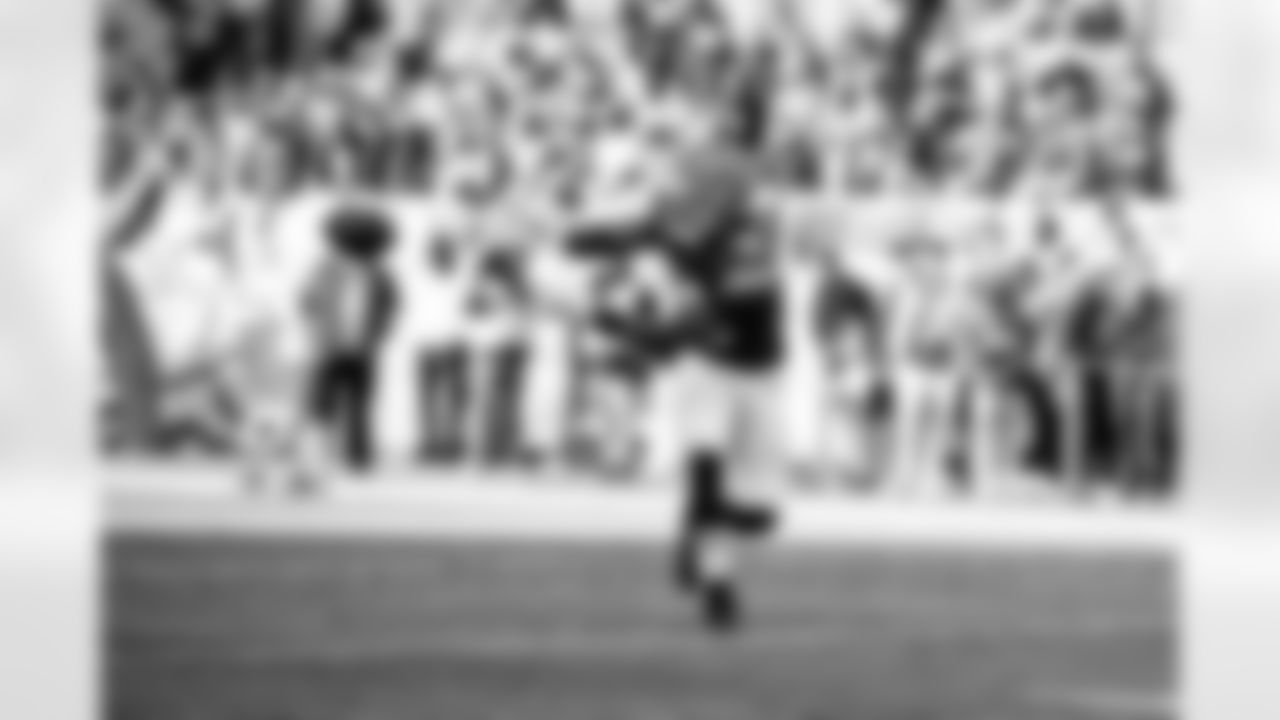 Running back Raheim Sanders (35) before a NFL football game between the Buffalo Bills and Cleveland Browns on December 21, 2025 at Huntington Bank Field.