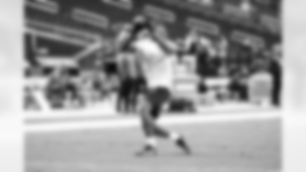 Wide receiver Isaiah Bond (16) before a NFL football game between the Cleveland Browns and Las Vegas Raiders on November 23, 2025 at Allegiant Stadium.