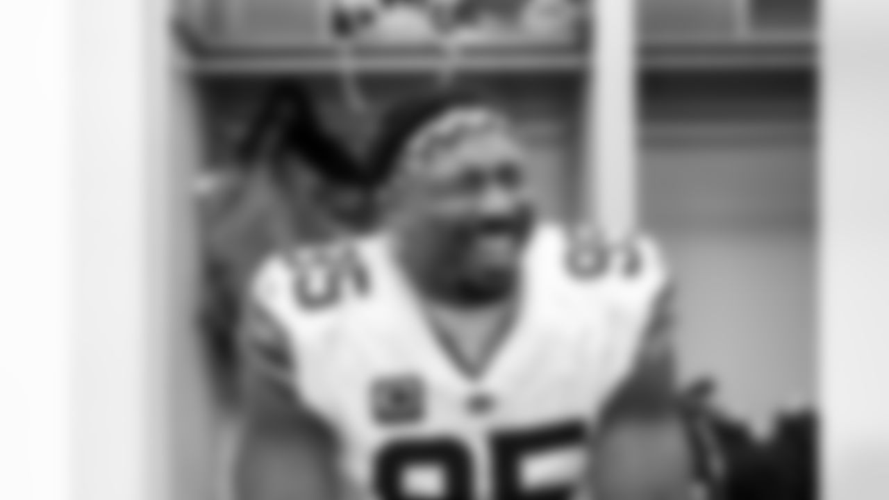 The Browns celebrate after a NFL football game between the Cleveland Browns and Cincinnati Bengals on January 4, 2026 at Paycor Stadium.