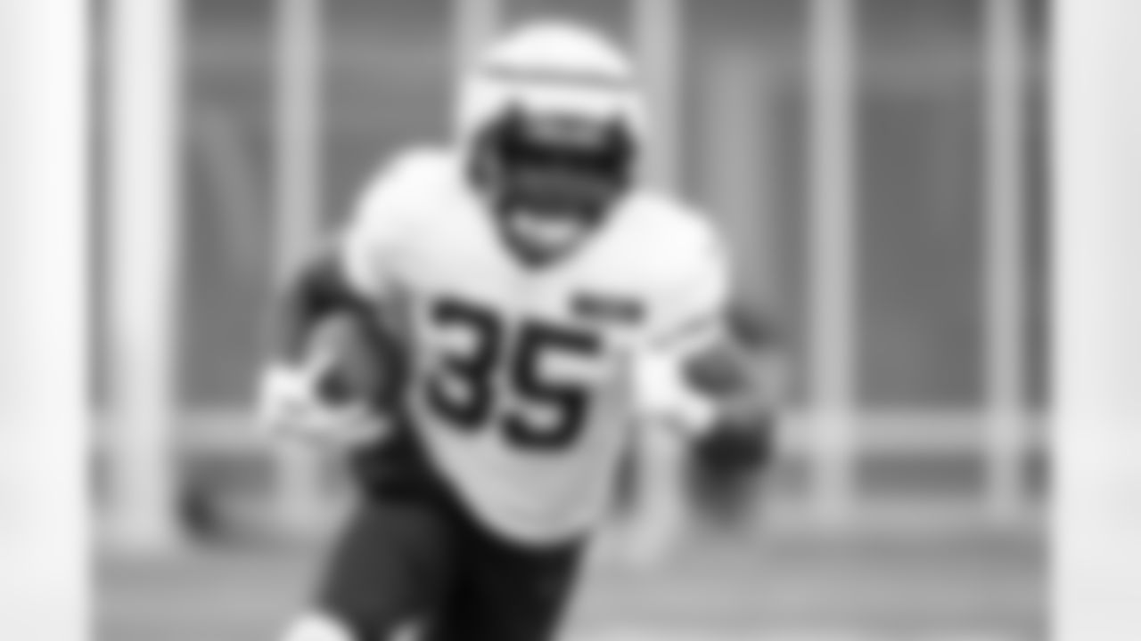 Running back Raheim Sanders (35) during practice at CrossCountry Mortgage Campus on November 19, 2025.