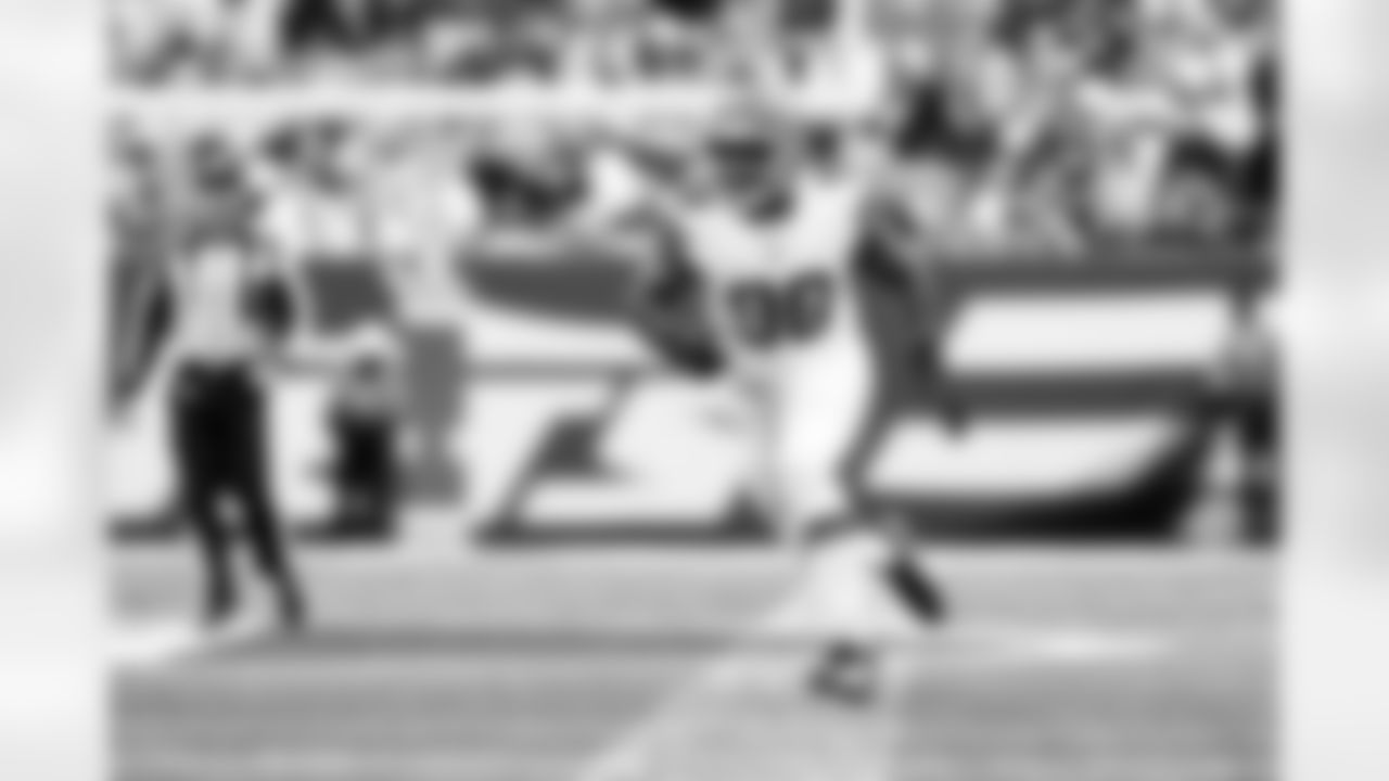 Defensive lineman Adin Huntington (98) during a NFL football game between the Cleveland Browns and New York Jets on November 9, 2025 at MetLife Stadium.