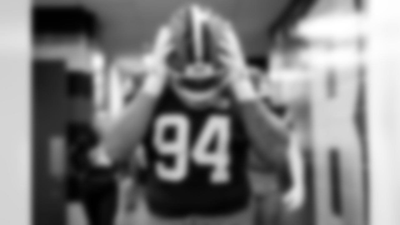 Defensive tackle Mason Graham (94) before a NFL football game between the Cincinnati Bengals and Cleveland Browns on September 7, 2025 at Huntington Bank Field. The Browns lost 16-17.