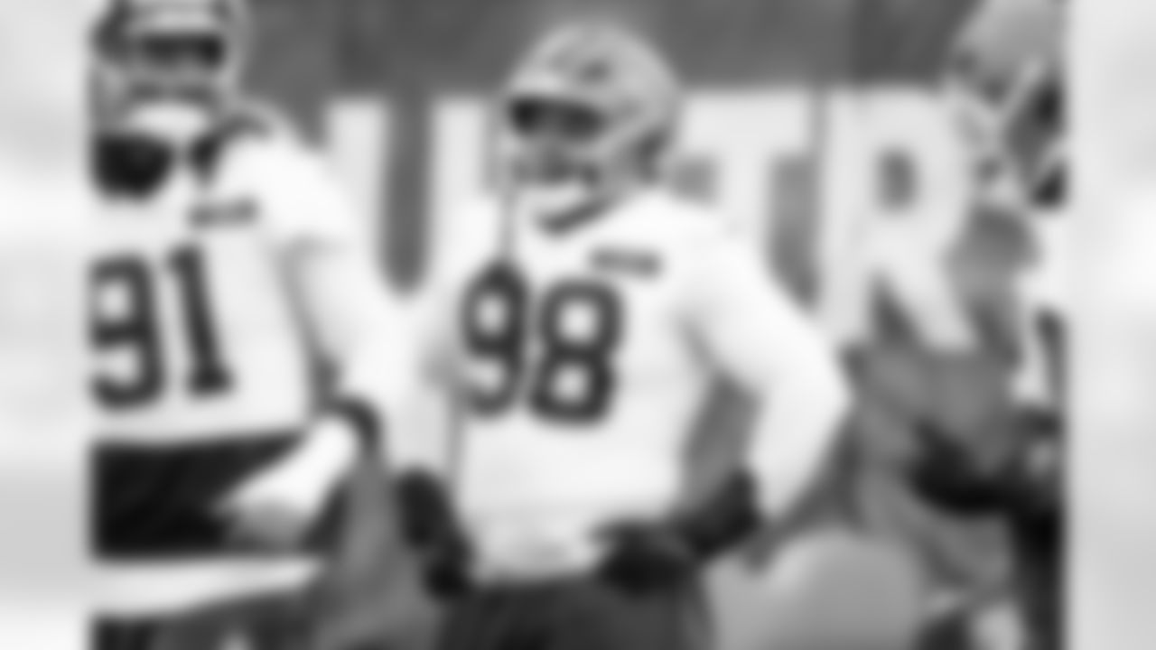 Defensive lineman Adin Huntington (98) during practice at CrossCountry Mortgage Campus on December 17, 2025.