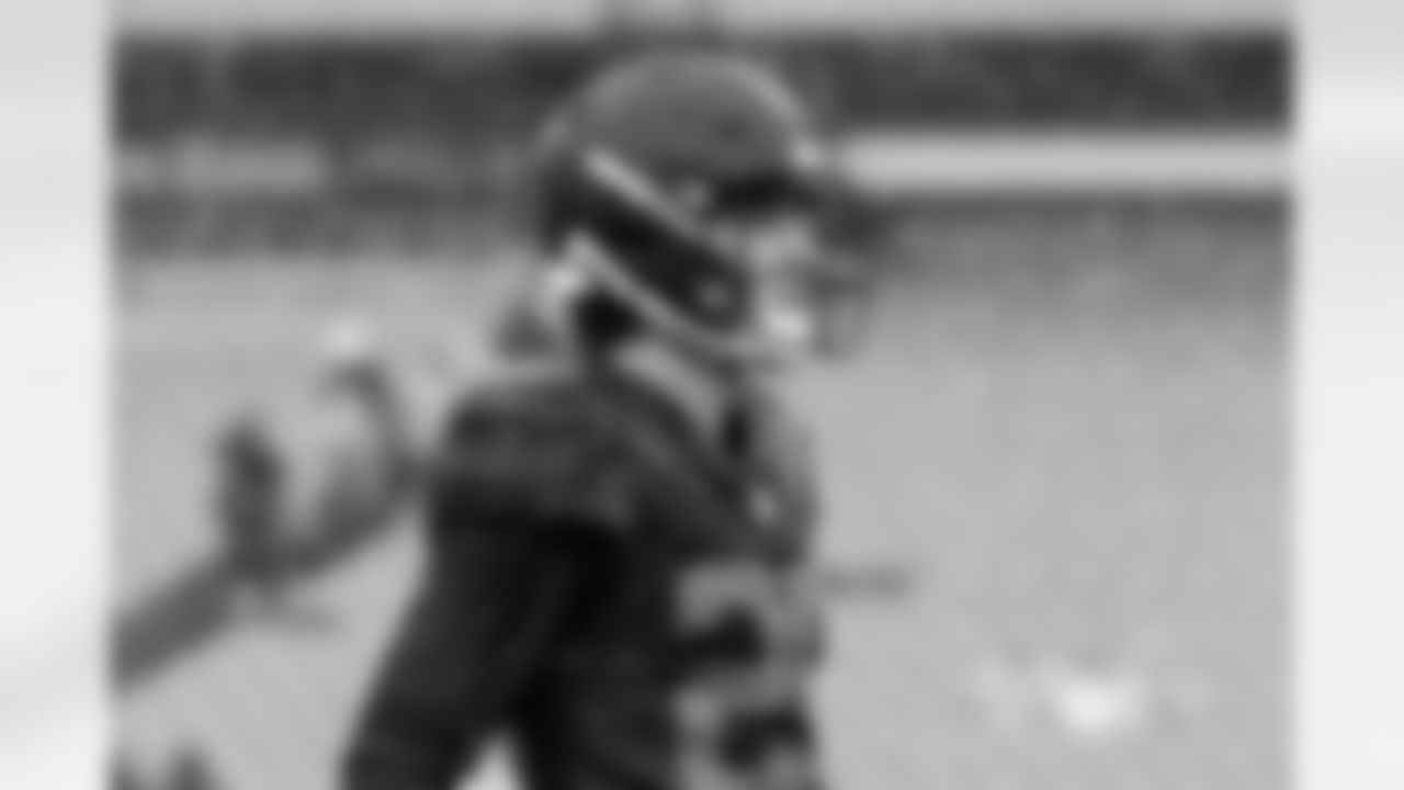 Kicker Andre Szmyt (25) before a NFL football game between the Miami Dolphins and Cleveland Browns on October 19, 2025 at Huntington Bank Field. The Browns won 31-6.