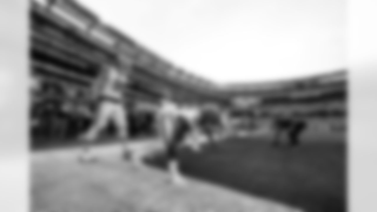 Defensive end Cameron Thomas (99) and Defensive end Myles Garrett (95) before a NFL football game between the Cleveland Browns and New York Jets on November 9, 2025 at MetLife Stadium.