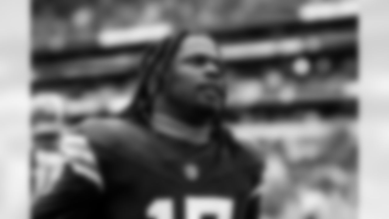 Linebacker Jerome Baker (17) before a NFL football game between the Minnesota Vikings and Cleveland Browns on October 5, 2025 at Tottenham Hotspur Stadium. The Browns lost 17-21.