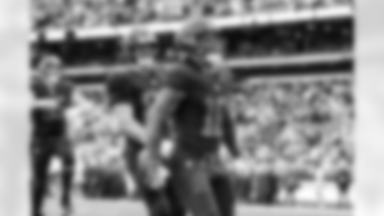 Running back Quinshon Judkins (10) during a NFL football game between the Miami Dolphins and Cleveland Browns on October 19, 2025 at Huntington Bank Field.