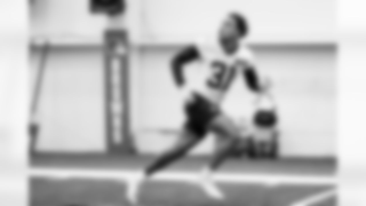 Safety Donovan McMillon (31)