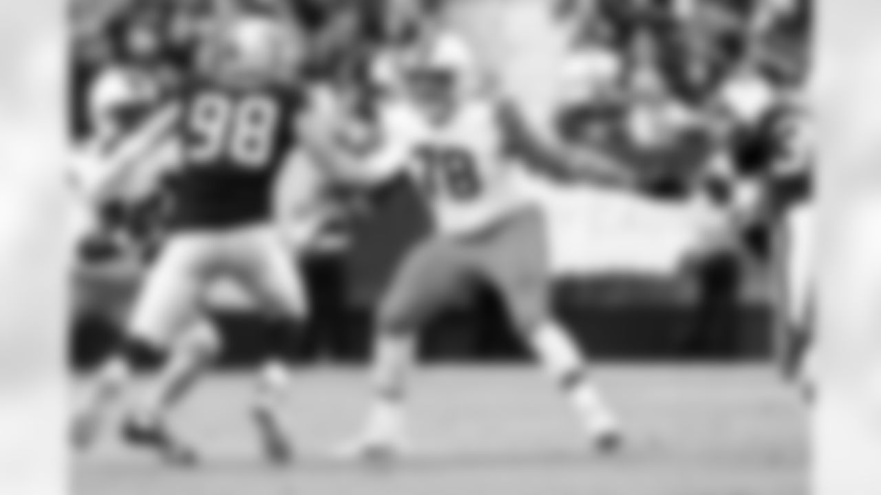 Offensive tackle Jack Conklin (78) during a NFL football game between the Cleveland Browns and Las Vegas Raiders on November 23, 2025 at Allegiant Stadium.