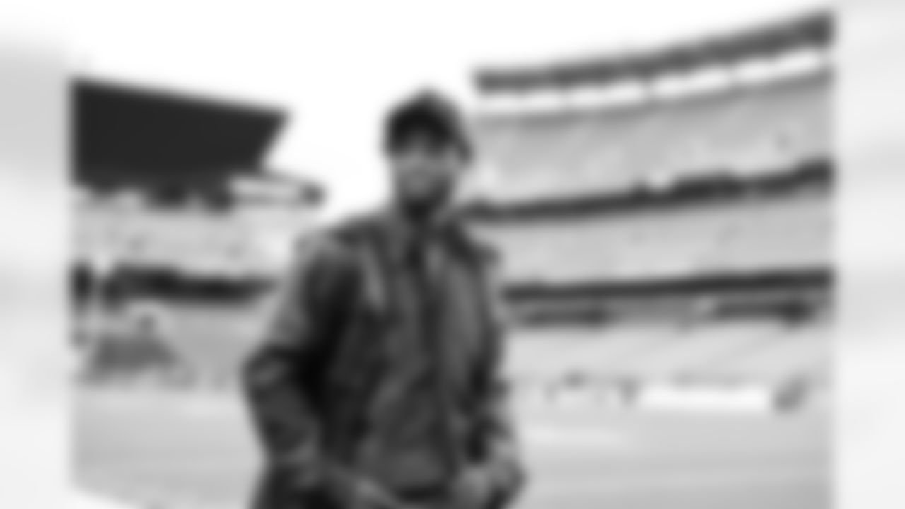 Cornerback Denzel Ward (21) before a NFL football game between the Baltimore Ravens and Cleveland Browns on November 16, 2025 at Huntington Bank Field.