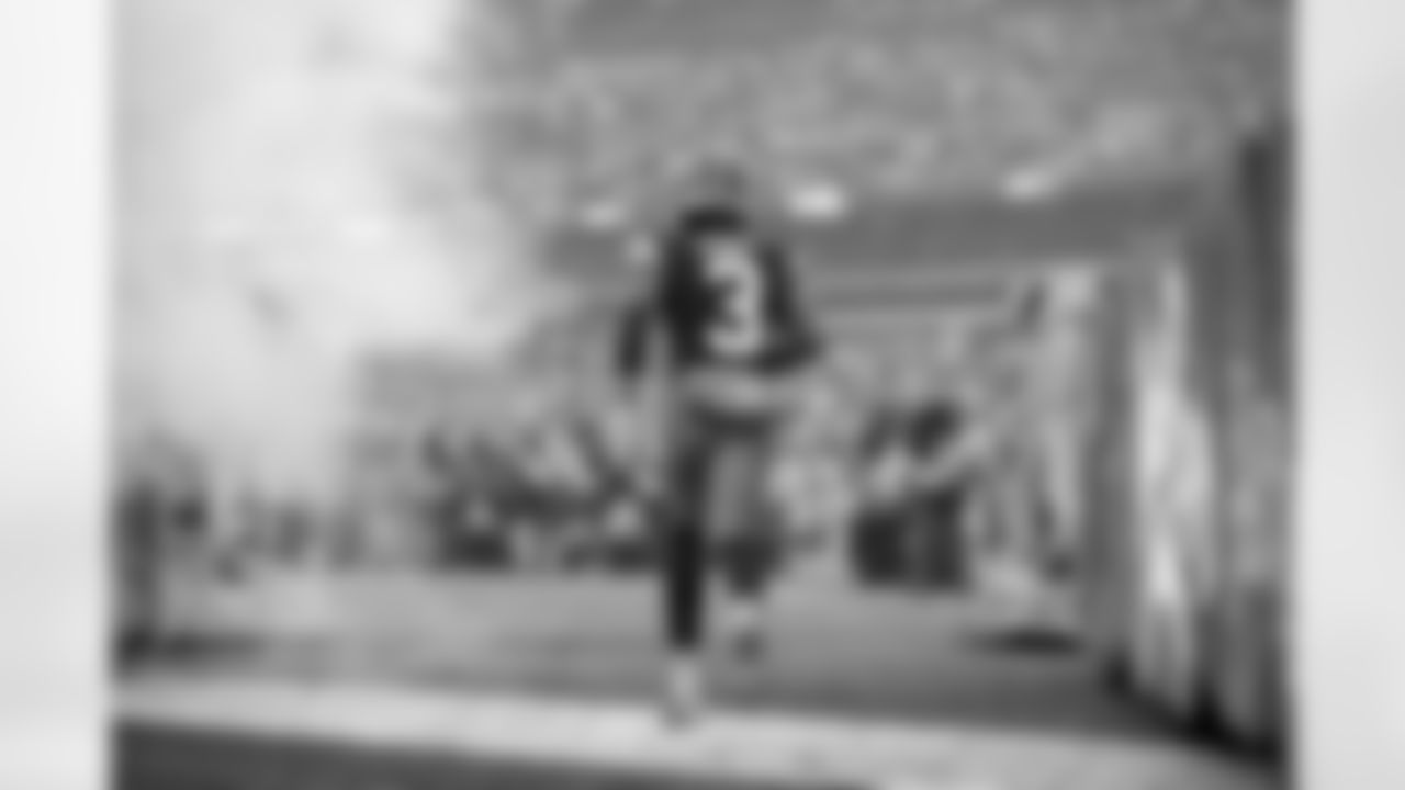 Wide receiver Jerry Jeudy (3) before a NFL football game between the Pittsburgh Steelers and Cleveland Browns on December 28, 2025 at Huntington Bank Field.