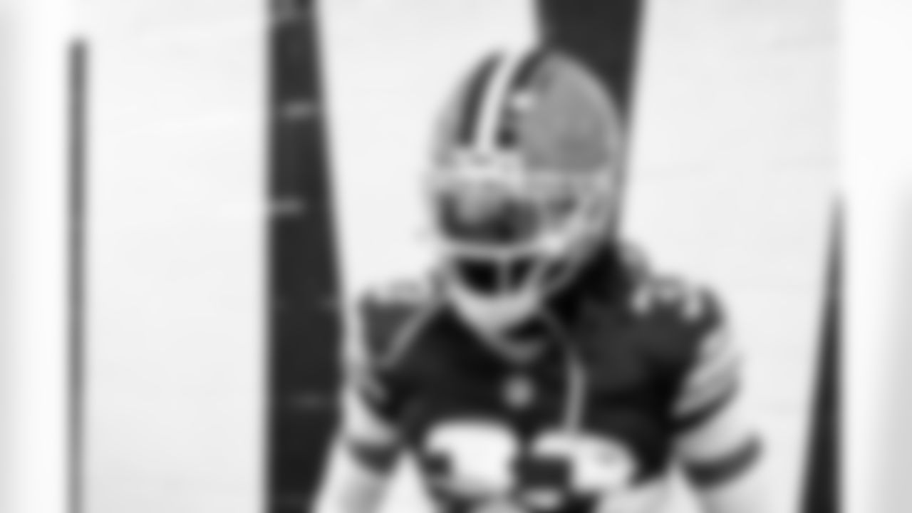 Safety Ronnie Hickman Jr. (33) before a NFL football game between the Baltimore Ravens and Cleveland Browns on November 16, 2025 at Huntington Bank Field.