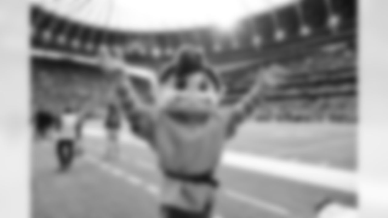 Brownie the Elf during a NFL football game between the Minnesota Vikings and Cleveland Browns on October 5, 2025 at Tottenham Hotspur Stadium.