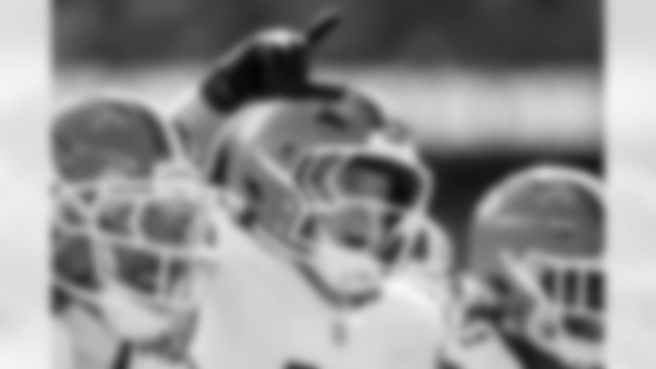 Linebacker Carson Schwesinger (49) during a NFL football game between the Cleveland Browns and New England Patriots on October 26, 2025 at Gillette Stadium. The Browns lost 13-32.