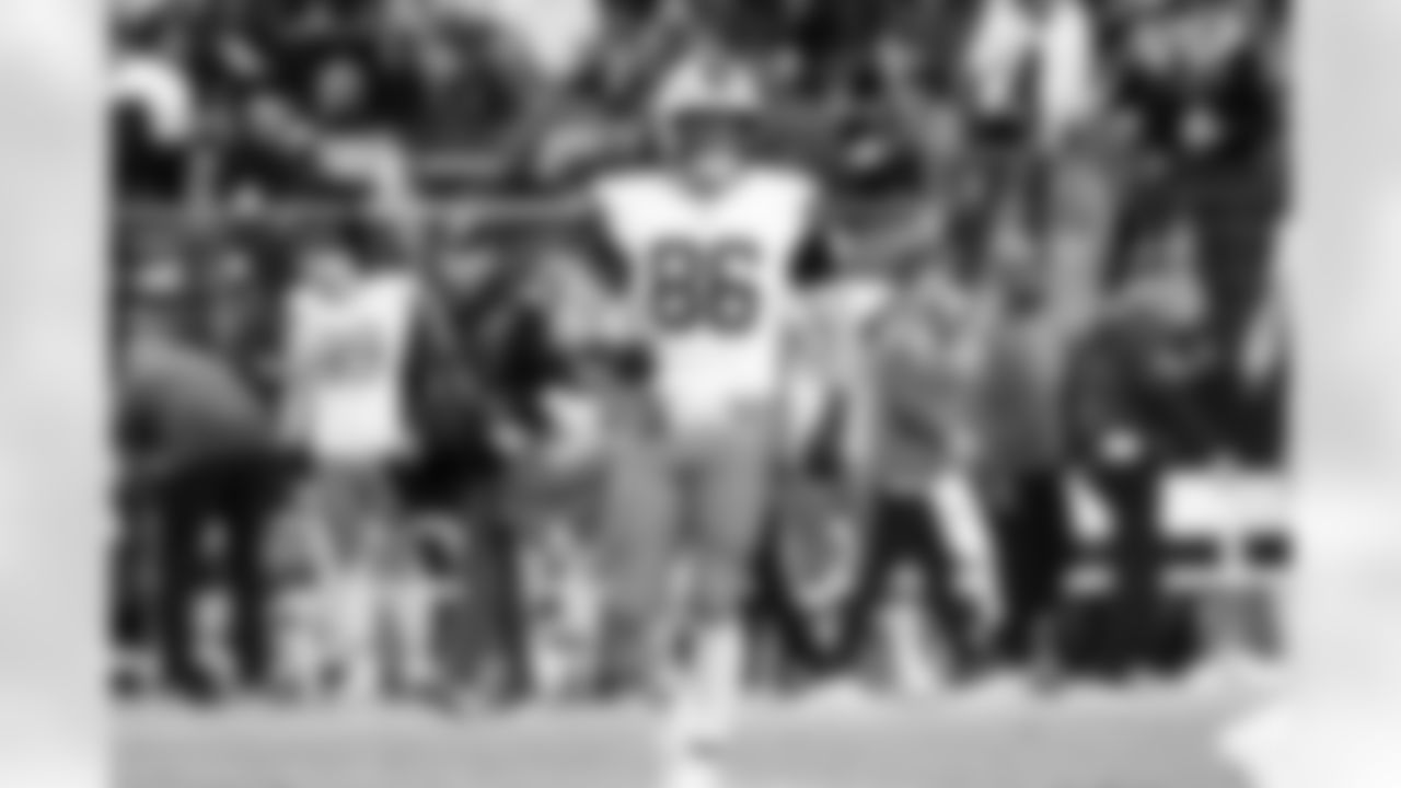 Tight end Blake Whiteheart (86)