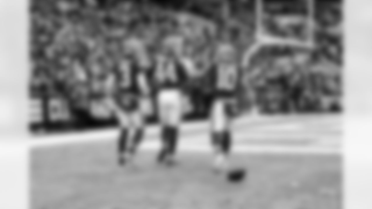 Wide receiver Jerry Jeudy (3), Tight end Harold Fannin Jr. (44), and Running back Quinshon Judkins (10) during a NFL football game between the San Francisco 49ers and Cleveland Browns on November 30, 2025 at Huntington Bank Field.