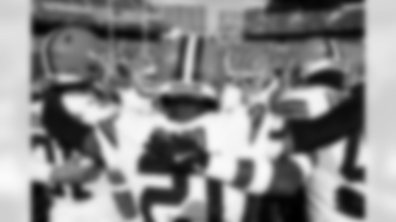 Cornerback Denzel Ward (21) before a NFL football game between the Cleveland Browns and Cincinnati Bengals on January 4, 2026 at Paycor Stadium.