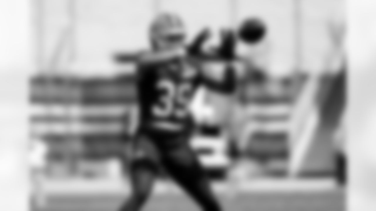 Running back Ahmani Marshall (39) during the first day of mandatory minicamp at CrossCountry Mortgage Campus on June 10, 2025.