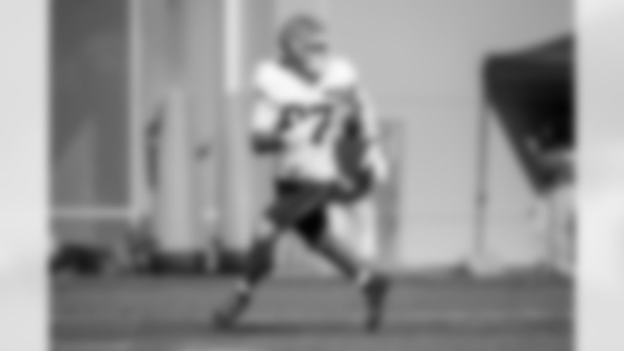 Tight end Sal Cannella (87) during practice at CrossCountry Mortgage Campus on October 8, 2025.