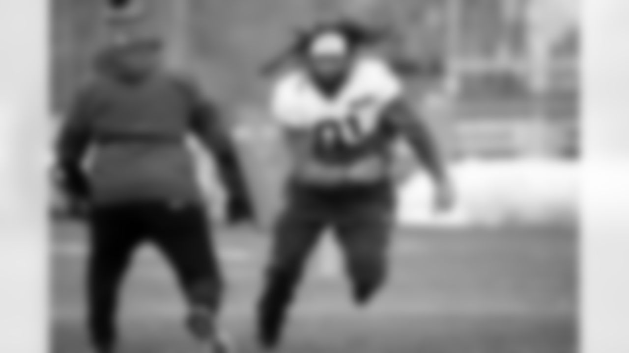 Defensive end Alex Wright (91) during practice at CrossCountry Mortgage Campus on December 3, 2025.