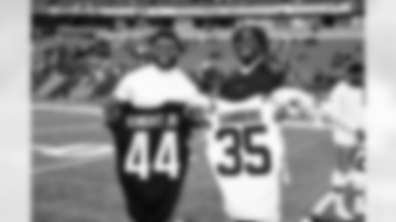 The Browns celebrate after a NFL football game between the Cleveland Browns and Cincinnati Bengals on January 4, 2026 at Paycor Stadium.