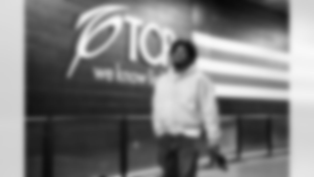 Running back Dylan Sampson (22) before a NFL football game between the Tennessee Titans and Cleveland Browns on December 7, 2025 at Huntington Bank Field.