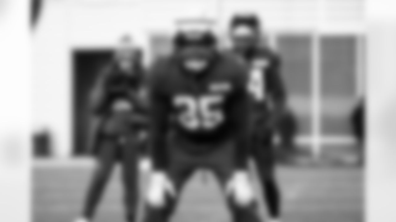 Running back Raheim Sanders (35) during practice at CrossCountry Mortgage Campus on December 3, 2025.