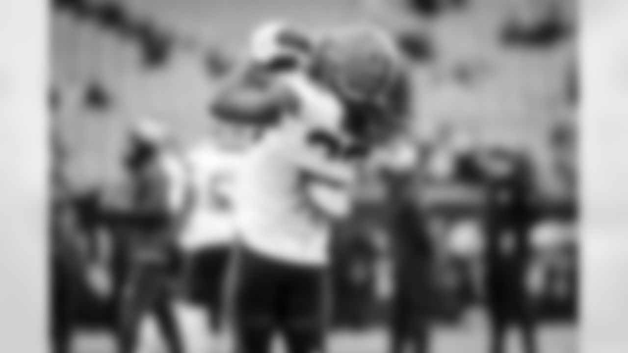 Running back Kareem Hunt (27) before a NFL football game between the Cleveland Browns and Cincinnati Bengals on January 7, 2024 at Paycor Stadium.