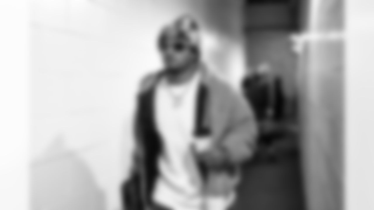 Quarterback Deshaun Watson (4) before a NFL football game between the Cleveland Browns and Chicago Bears on December 14, 2025 at Soldier Field.