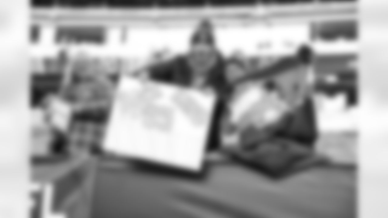 The Browns celebrate after a NFL football game between the Cleveland Browns and Cincinnati Bengals on January 4, 2026 at Paycor Stadium.