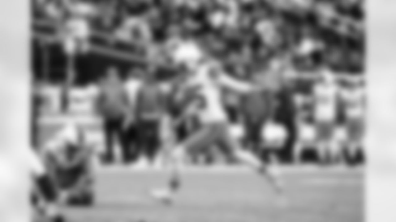 Kicker Andre Szmyt (25) during a NFL football game between the Cleveland Browns and Las Vegas Raiders on November 23, 2025 at Allegiant Stadium.