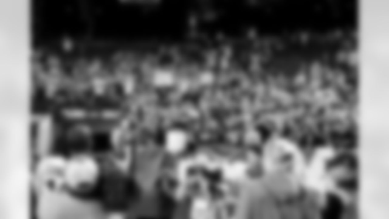 The Browns celebrate after a NFL football game between the Cleveland Browns and Las Vegas Raiders on November 23, 2025 at Allegiant Stadium.