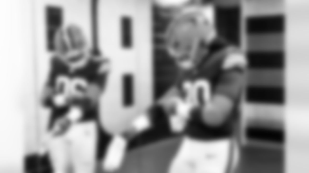 Linebacker Devin Bush (30) before a NFL football game between the San Francisco 49ers and Cleveland Browns on November 30, 2025 at Huntington Bank Field.