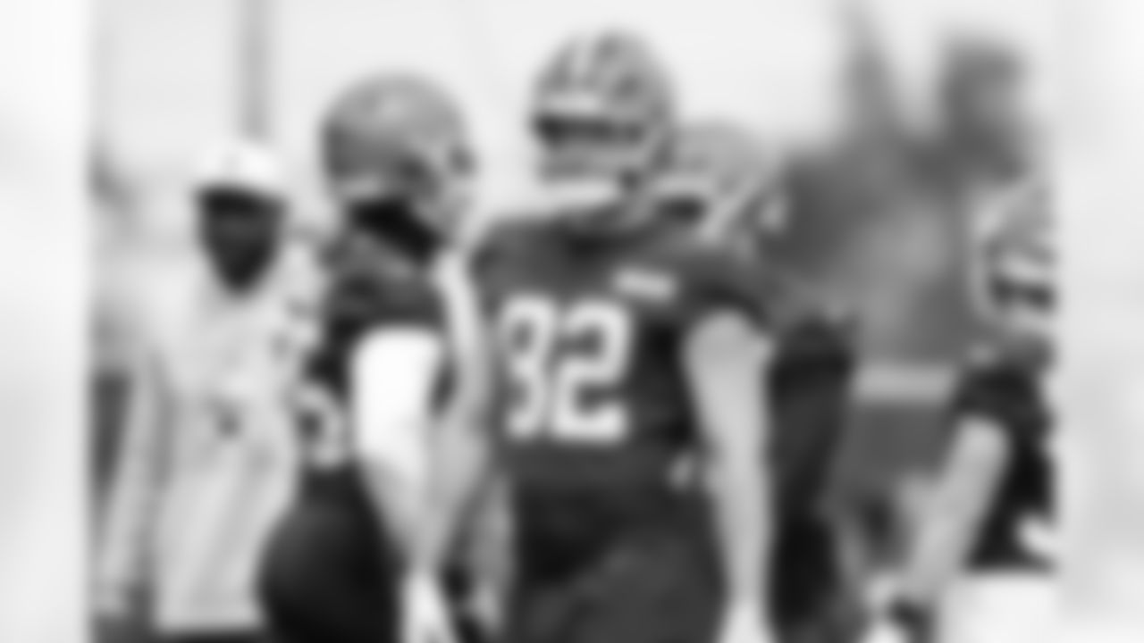 Tight end Brenden Bates (82) during the third day of mandatory minicamp at CrossCountry Mortgage Campus on June 12, 2025.