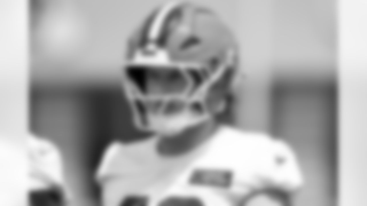 Linebacker Carson Schwesinger (49) during the first day of mandatory minicamp at CrossCountry Mortgage Campus on June 10, 2025.