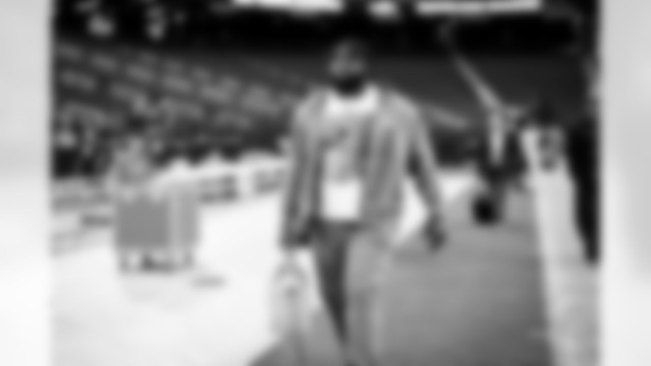 Defensive tackle Dalvin Tomlinson (94) before a NFL football game between the Cleveland Browns and Las Vegas Raiders on September 29, 2024 at Allegiant Stadium.