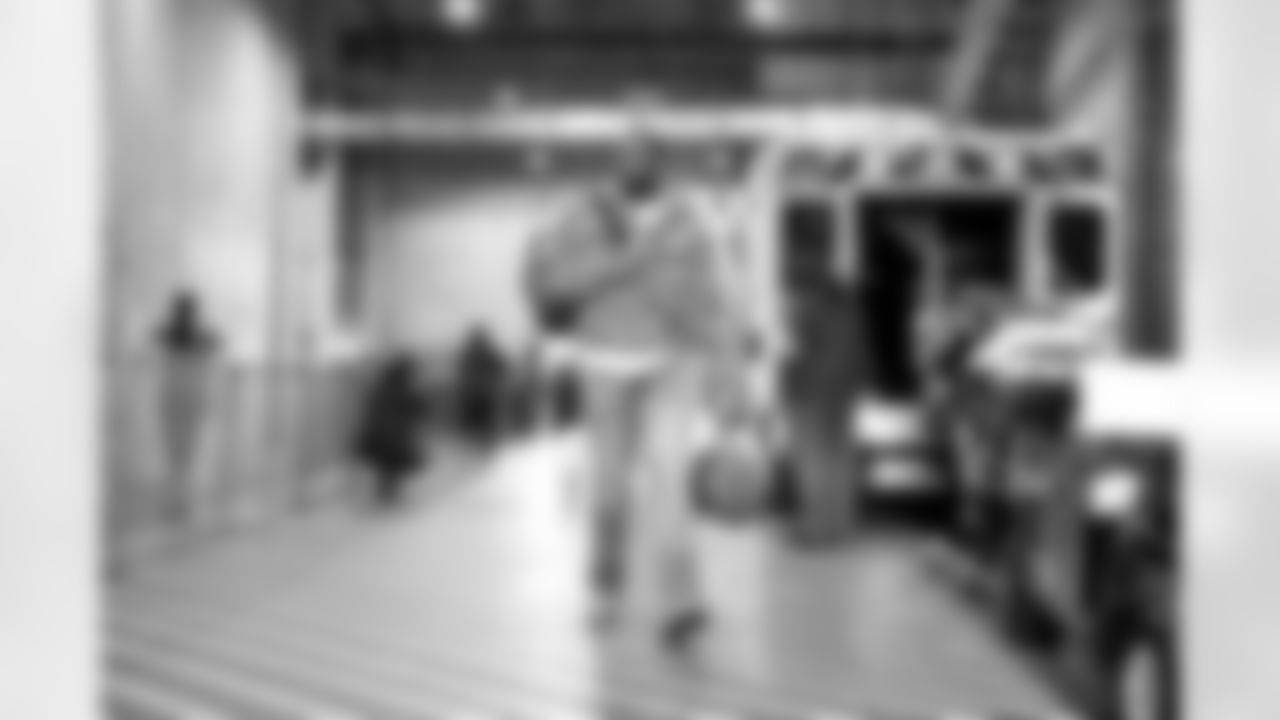 Offensive tackle Cornelius Lucas (71) before a NFL football game between the Cleveland Browns and Cincinnati Bengals on January 4, 2026 at Paycor Stadium.