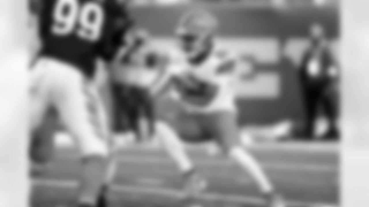 Running back Dylan Sampson (22) during a NFL football game between the Cleveland Browns and Cincinnati Bengals on January 4, 2026 at Paycor Stadium.