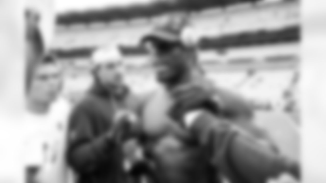 Tight end David Njoku (85) before a NFL football game between the Cleveland Browns and Pittsburgh Steelers on October 12, 2025 at Acrisure Stadium.