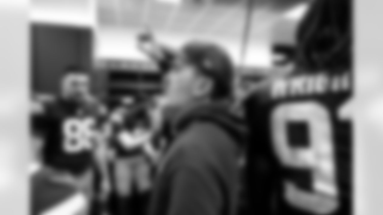 The Browns celebrate after a NFL football game between the Pittsburgh Steelers and Cleveland Browns on December 28, 2025 at Huntington Bank Field.